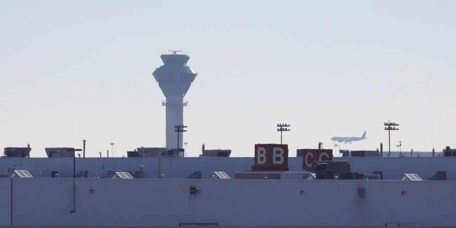 Toronto Airport is located in the municipality of Mississauga, 22 km northwest of Toronto Downtown.